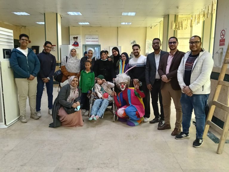 كمشاركة وجدانية، انطلقت زيارتنا من قلب الكلية الى مستشفى اطفال سوهاج لعلاج الأورام