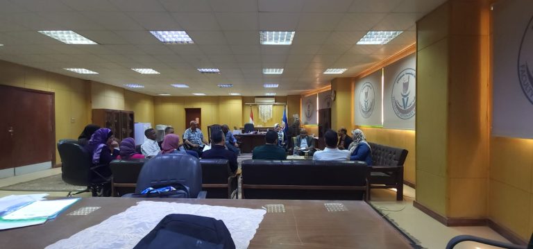 نظمت وحدة المشروعات بالجامعة ورشة عمل تعريفية بالكلية، بحضور لفيف من أعضاء هيئة التدريس والعاملين بها.