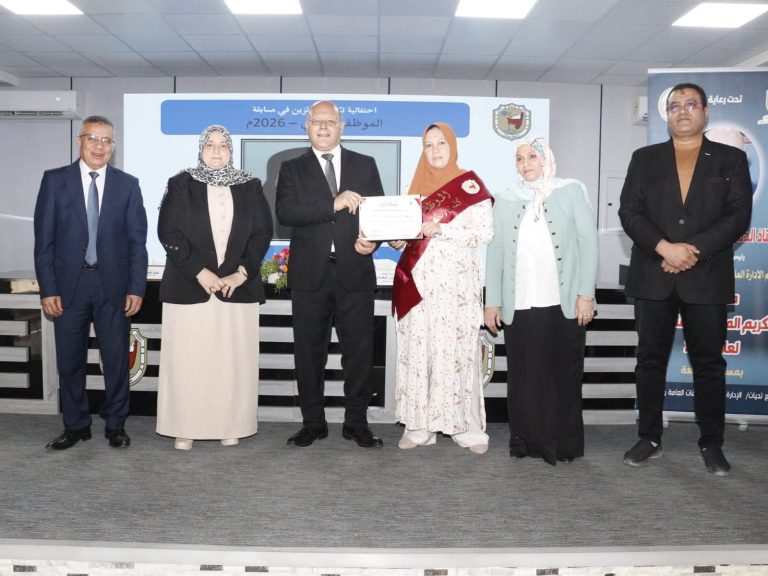 الموظفه المثاليه في كليه الطب البيطريه استاذه احكام