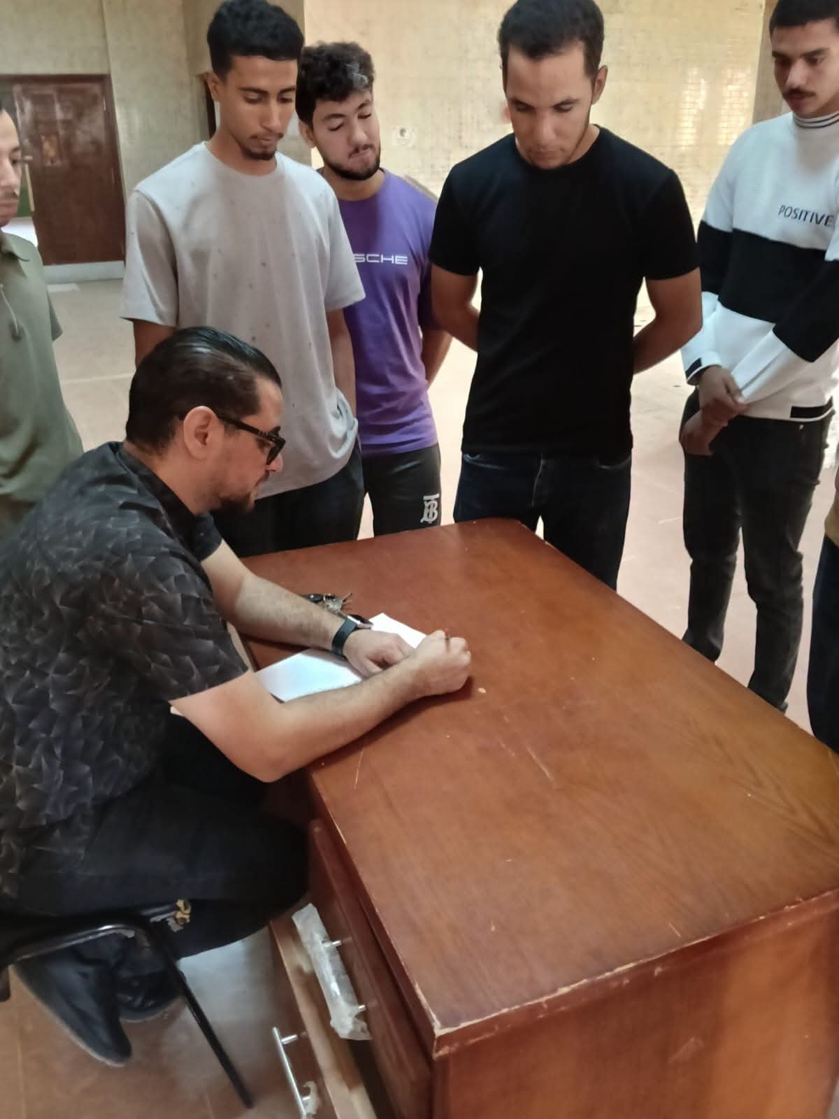 كلية الطب البيطرى تنظم “‘مسابقة الكلية فى مصارعة الذراعين”‘ لطلاب كلية الطب البيطري